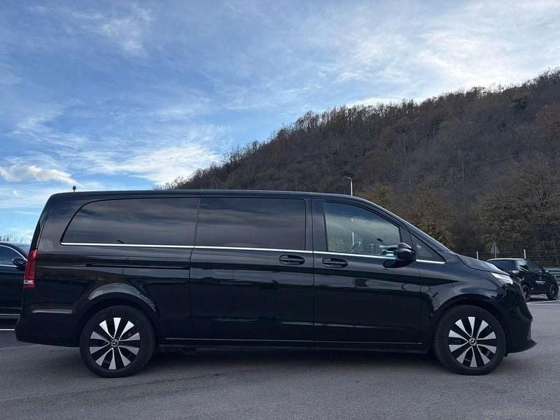 Usata Mercedes V220 163 CV (119 kW) 2022 Nero ossidiana Monovolume