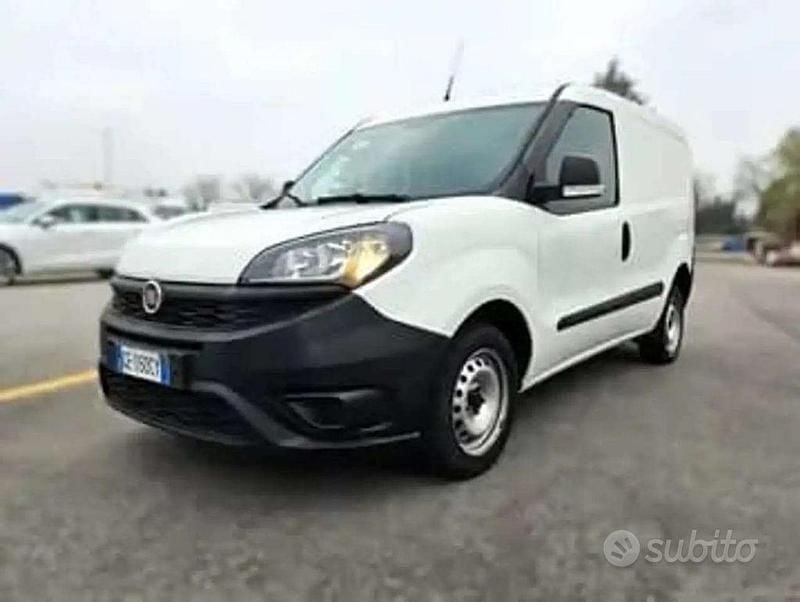 Usata Fiat Doblò Business 95 CV (69 kW) 2021 Bianco Monovolume