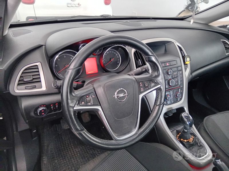 Usata Opel Astra 82 CV (60 kW) 2012 Nero Station wagon