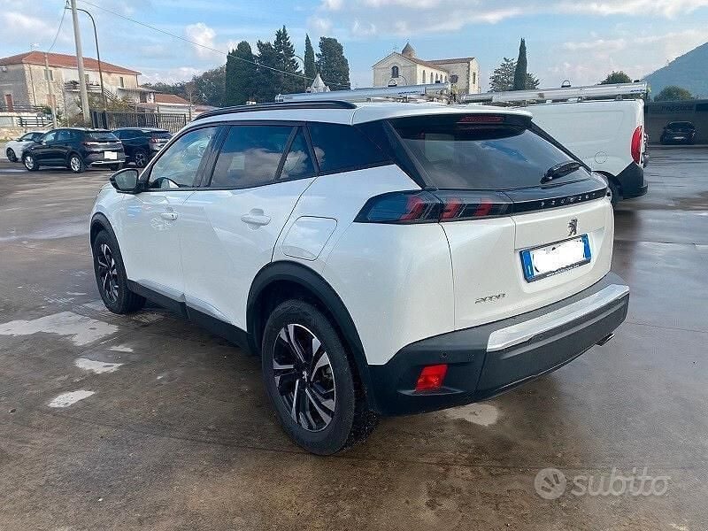 Usata Peugeot 2008 Allure 110 CV (80 kW) 2022 Bianco SUV