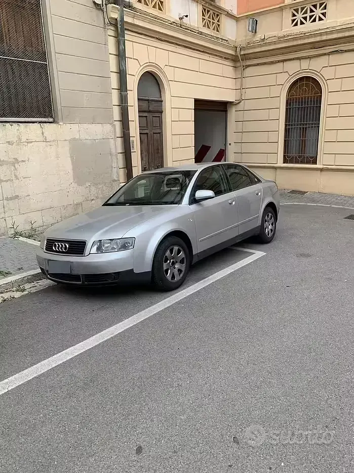 Usata Audi A4 130 CV (95 kW) 2001 Grigio Berlina