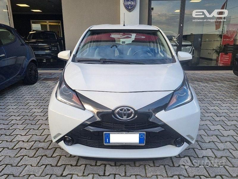 Usata Toyota Aygo X-play 69 CV (50 kW) 2016 Bianco Utilitaria