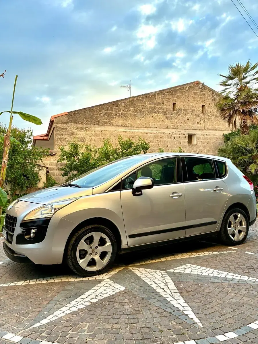 Usata Peugeot 3008 Premium 109 CV (80 kW) 2010 Argento Station wagon