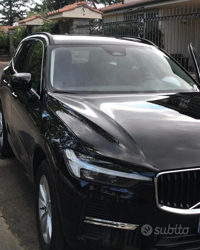 Nero Usata 2022 Volvo XC60 Momentum SUV | 33.500 € (Super prezzo) - Immagine 1/4