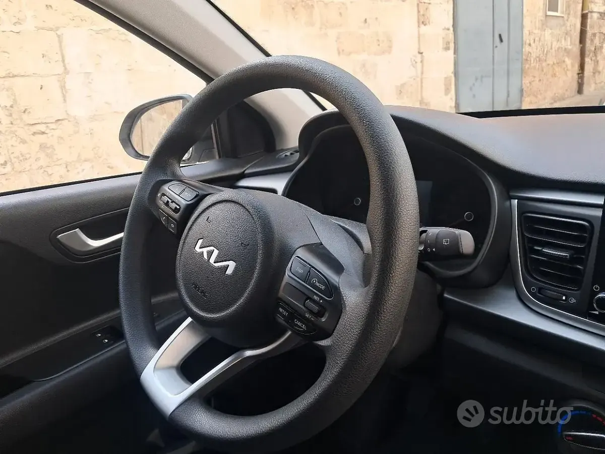 Usata Kia Rio 84 CV (61 kW) 2022 Bianco Berlina
