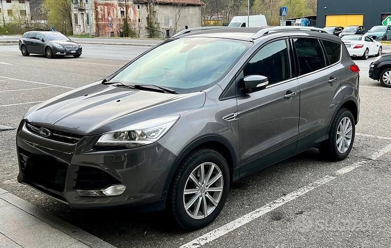 Begagnad Ford Kuga Titanium 140 HK (102 kW) 2013 Grå SUV