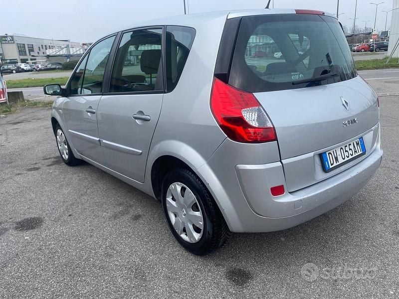 Usata Renault Scénic III 105 CV (77 kW) 2009 Grigio Monovolume