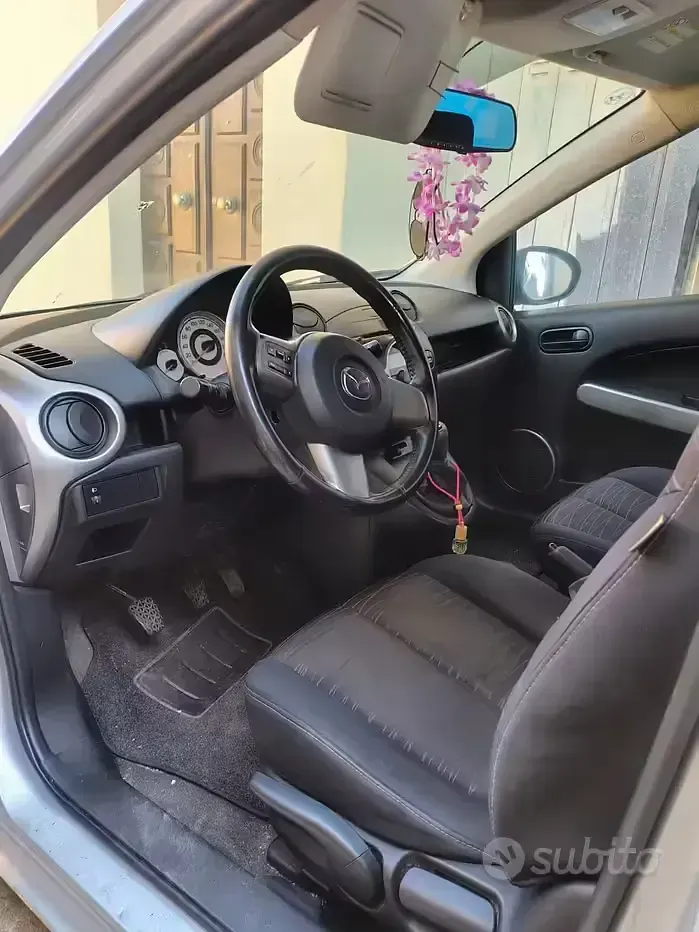 Usata Mazda 2 68 CV (50 kW) 2009 Grigio Utilitaria
