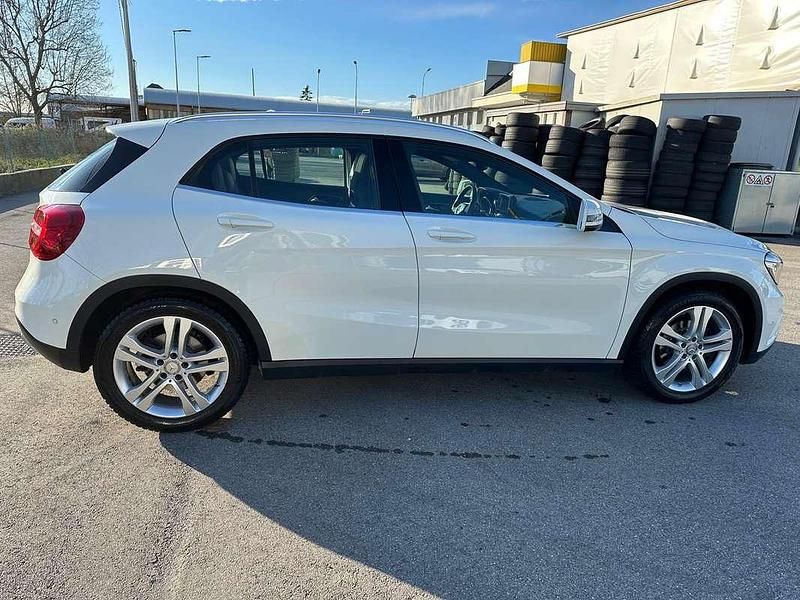 Usata Mercedes GLA200 136 CV (100 kW) 2014 Bianco SUV