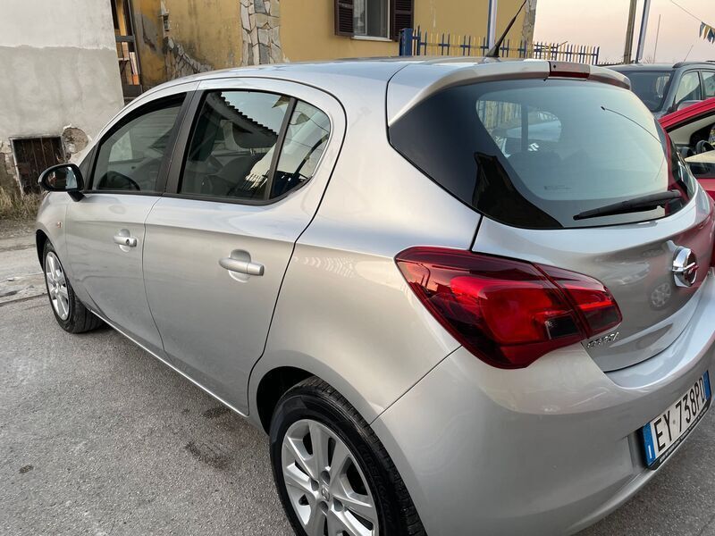 Usata Opel Corsa 75 CV (55 kW) 2015 Argento Berlina