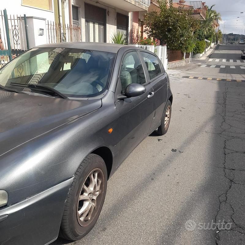 Usata Alfa Romeo 147 100 CV (73 kW) 2002 Utilitaria
