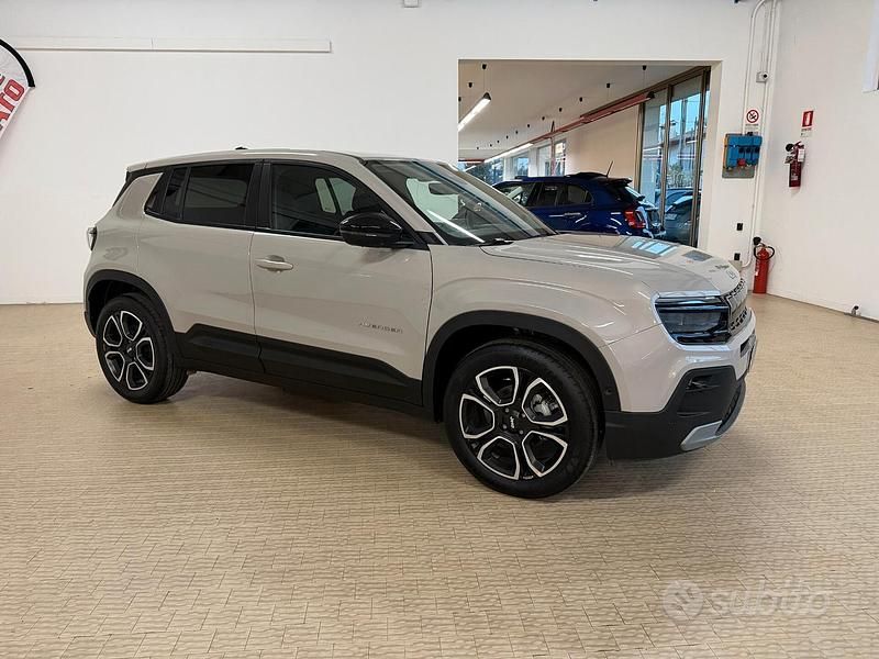 Nuova Jeep Avenger Summit 101 CV (74 kW) 2025 Grigio SUV