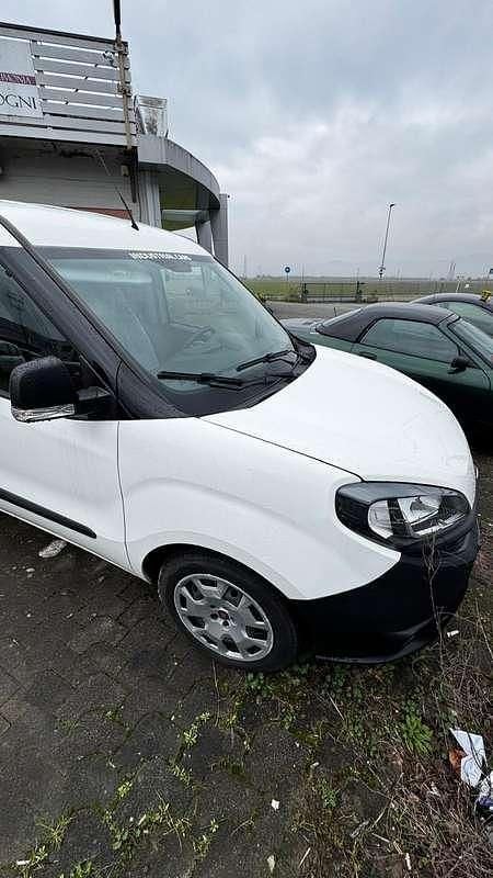 Usata Fiat Doblò Lounge 105 CV (77 kW) 2019 Bianco Monovolume