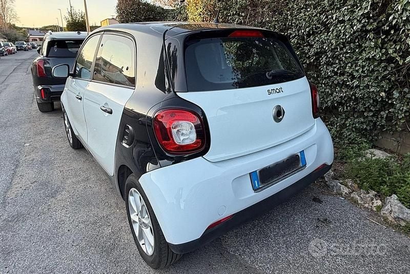 Usata Smart ForFour 71 CV (52 kW) 2014 Bianco Utilitaria