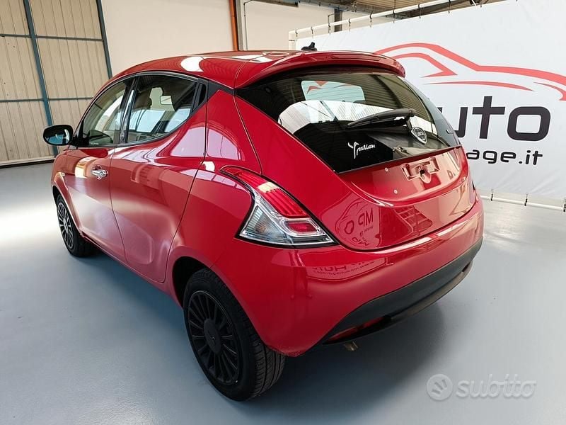 Usata Lancia Ypsilon Gold 69 CV (50 kW) 2021 Rosso Utilitaria