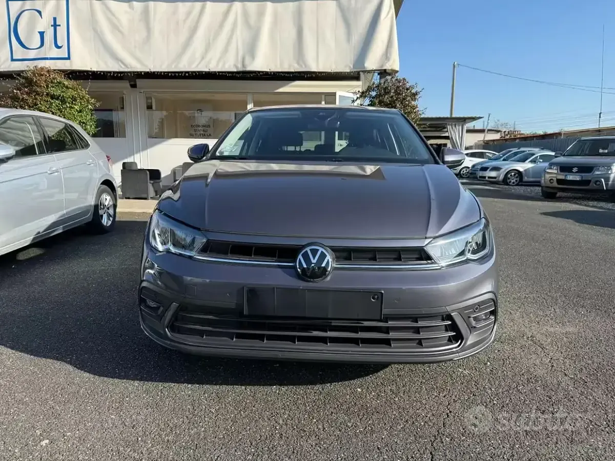 Usata VW Polo Style 90 CV (66 kW) 2024 Grigio Utilitaria