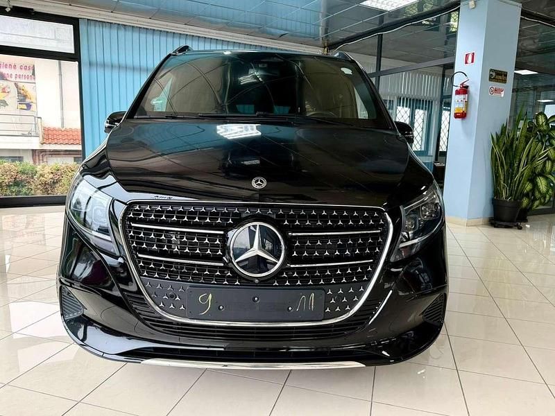 Usata Mercedes V300 Avantgarde 237 CV (174 kW) 2024 Nero Monovolume