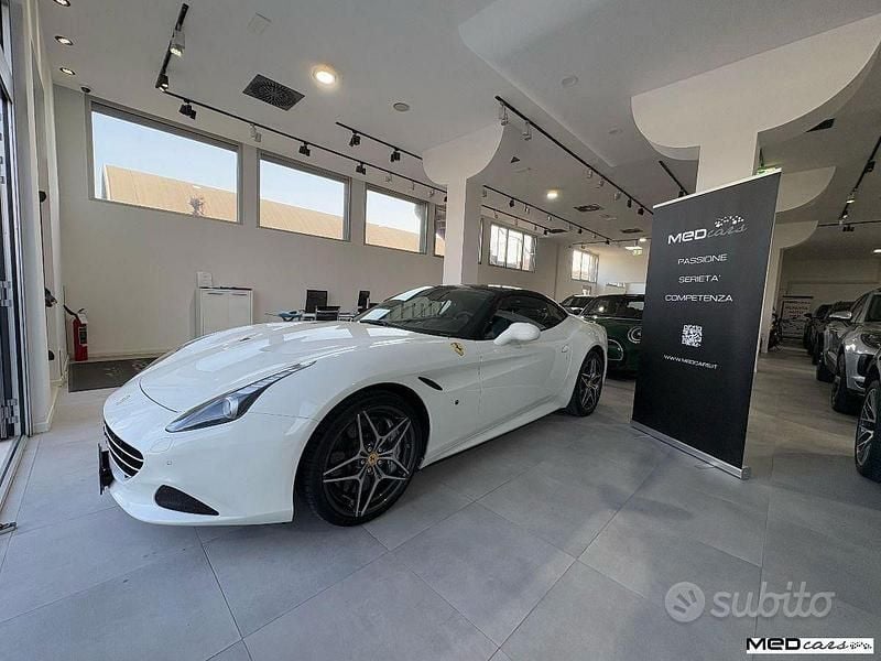 Usata Ferrari California 560 CV (411 kW) 2015 Bianco Cabrio