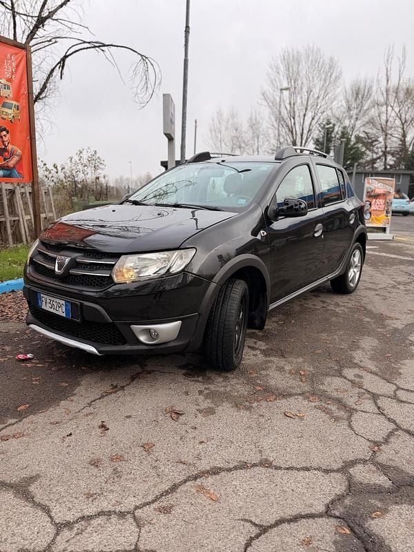 Usata Dacia Sandero Stepway 90 CV (66 kW) 2013 Nero Berlina