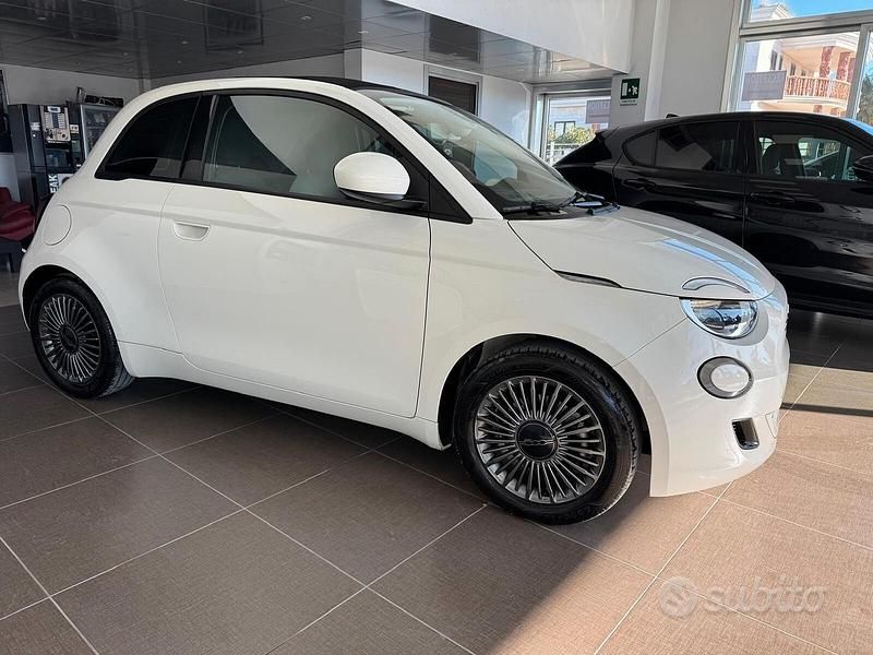 Usata Fiat 500e Icon 86 kW (118 CV) 2022 Bianco Cabrio