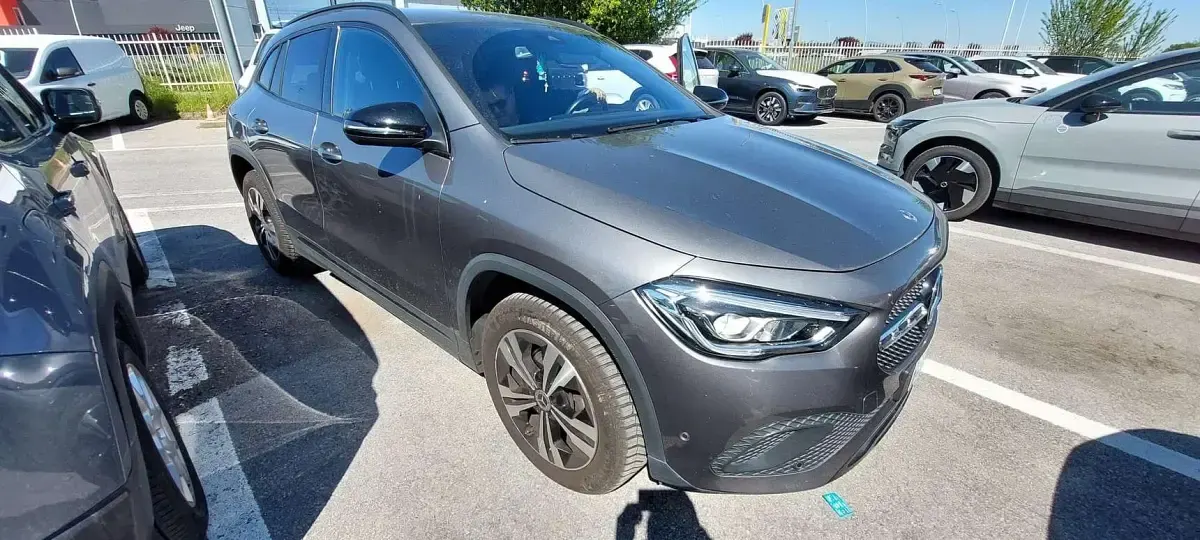 Usata Mercedes GLA200 150 CV (110 kW) 2022 Grigio SUV