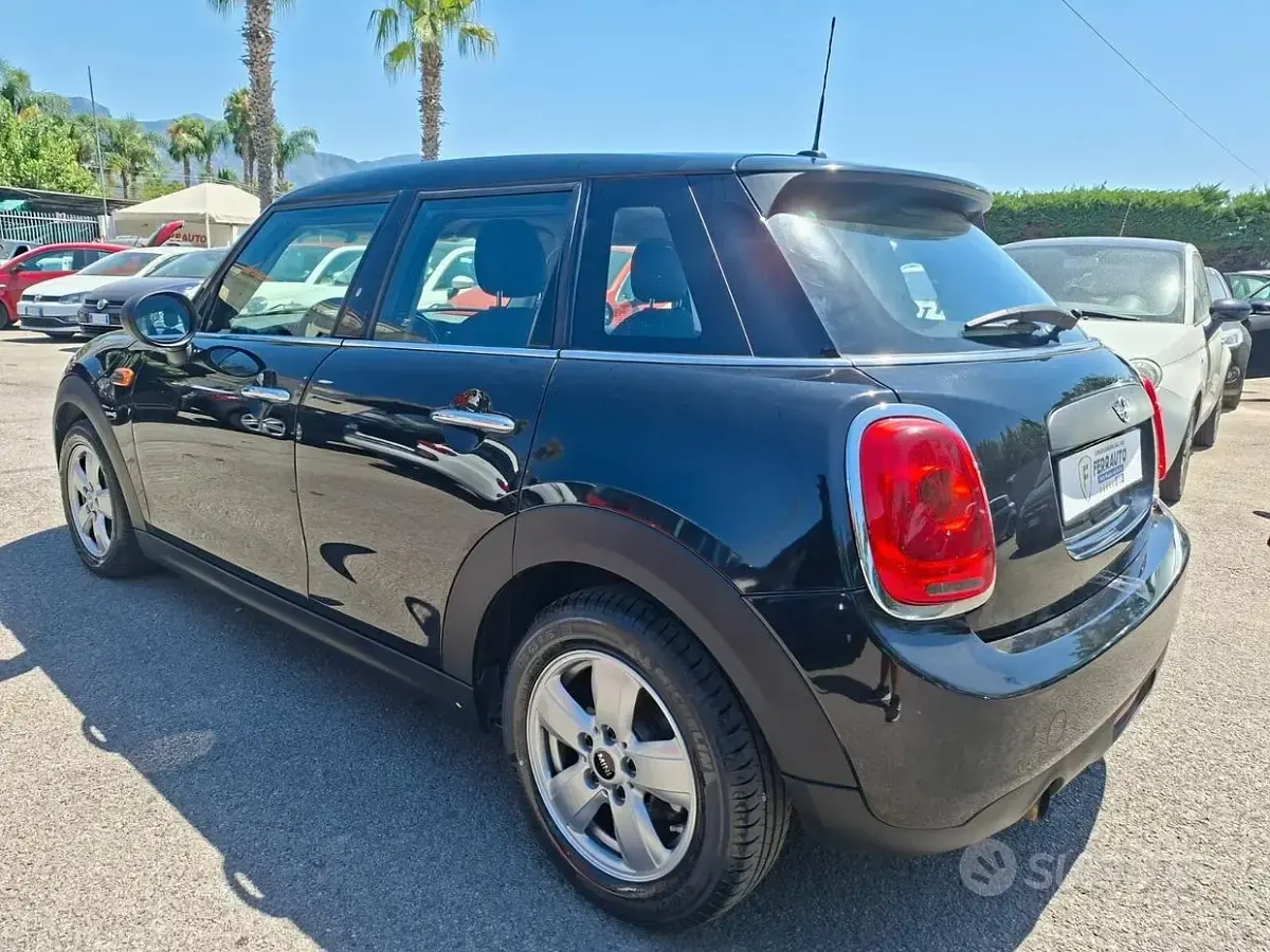 Usata Mini ONE 75 CV (55 kW) 2018 Nero Utilitaria