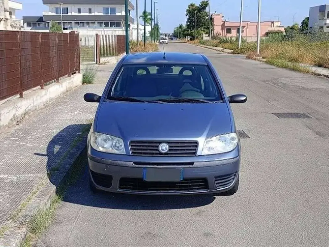 Usata Fiat Punto Active 69 CV (50 kW) 2003 Grigio Utilitaria