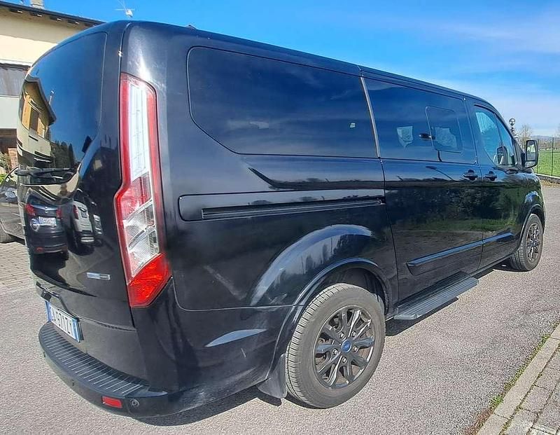 Usata Ford Tourneo Titanium 131 CV (96 kW) 2020 Nero Monovolume