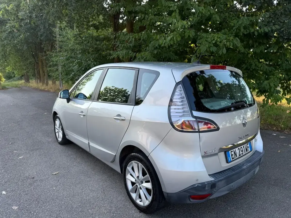 Usata Renault Scénic III XMOD 110 CV (80 kW) 2012 Argento Monovolume