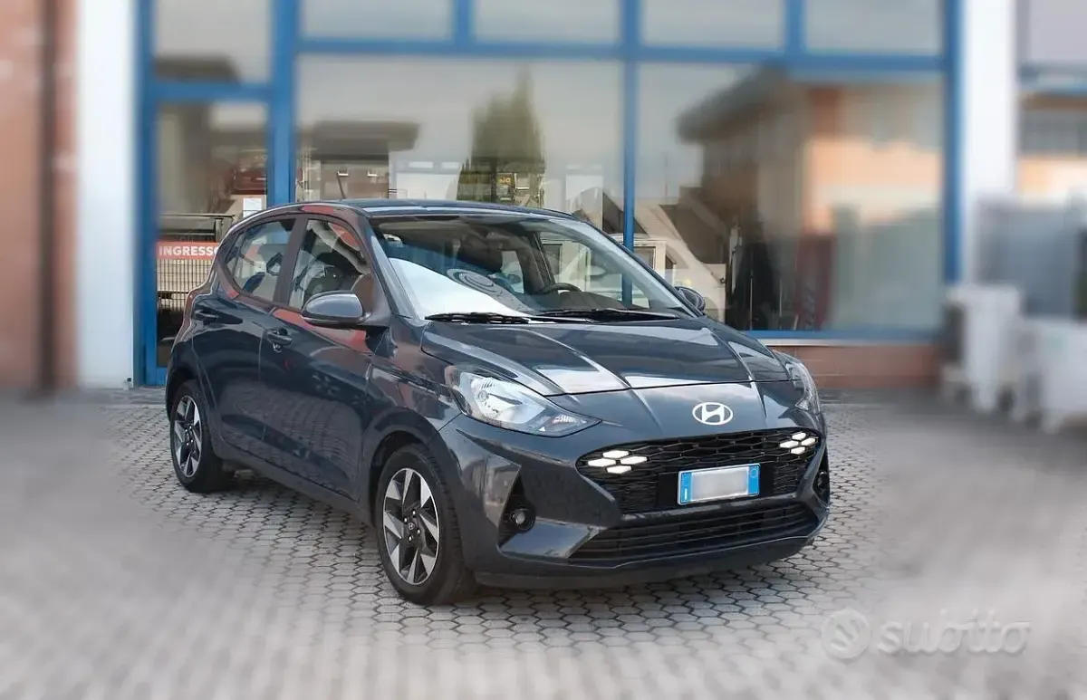 Usata Hyundai i10 67 CV (49 kW) 2023 Grigio Utilitaria