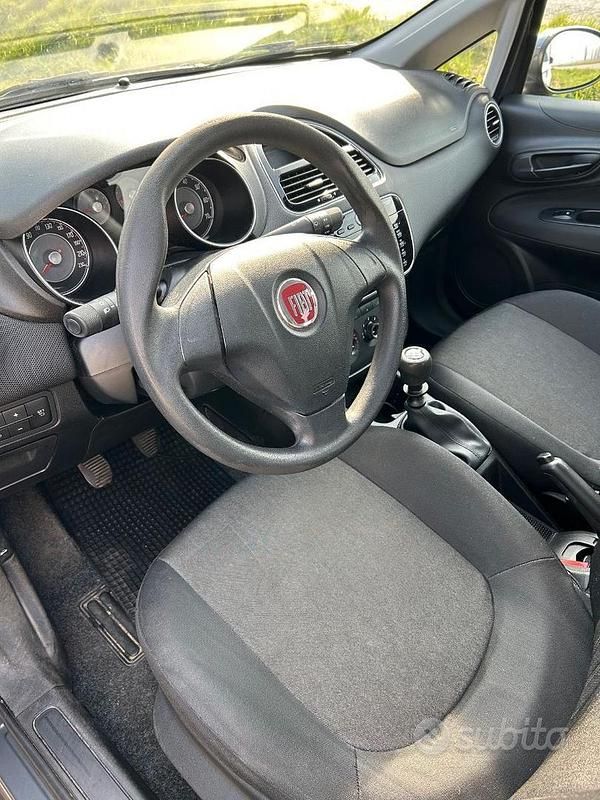 Usata Fiat Punto Lounge 69 CV (50 kW) 2015 Grigio Utilitaria