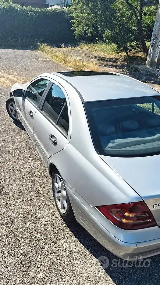 Usata Mercedes C220 Classic 143 CV (105 kW) 2003 Berlina