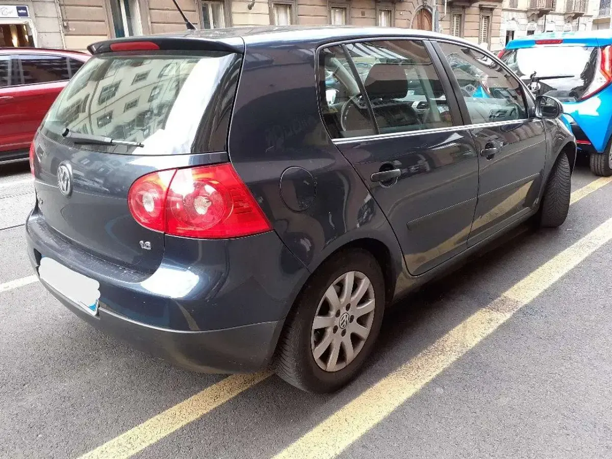 Usata VW Golf V Comfortline 140 CV (102 kW) 2007 Grigio scuro Utilitaria