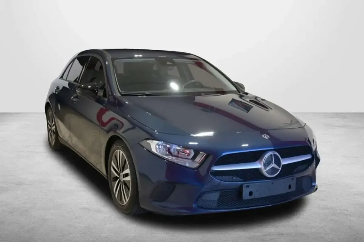 Usata Mercedes A180 Business 116 CV (85 kW) 2020 Blu/azzurro Berlina