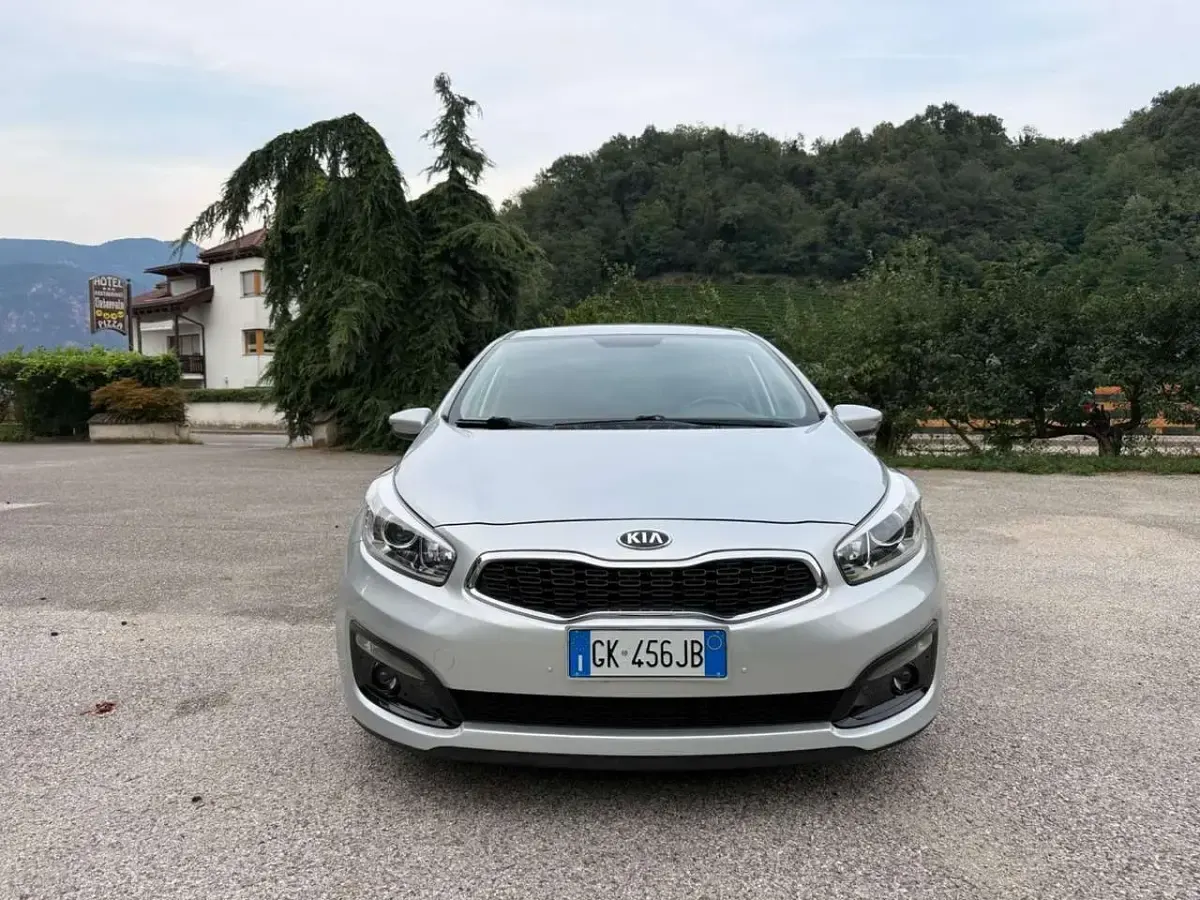 Usata Kia Ceed Active 90 CV (66 kW) 2017 Argento Utilitaria