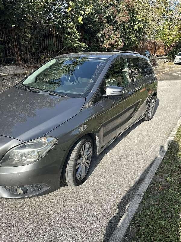 Usata 2012 Mercedes B180 Premium Monovolume | 6000 € (Super prezzo) - Immagine 1/4