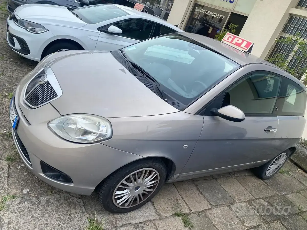 Usata Lancia Ypsilon 77 CV (56 kW) 2009 Marrone Utilitaria