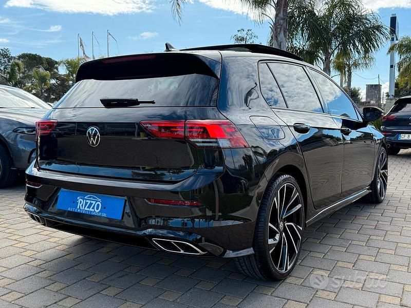 Usata VW Golf VII R-line 150 CV (110 kW) 2021 Nero Utilitaria
