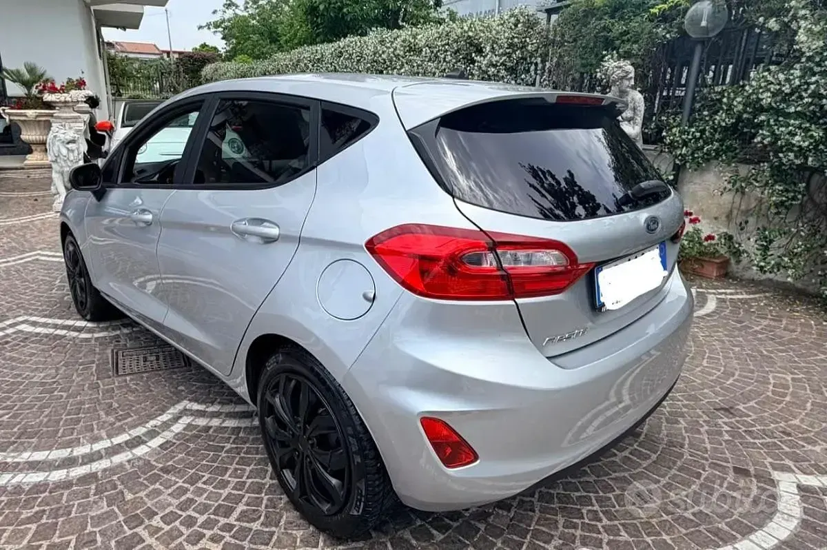 Usata Ford Fiesta Titanium 85 CV (62 kW) 2019 Argento Utilitaria