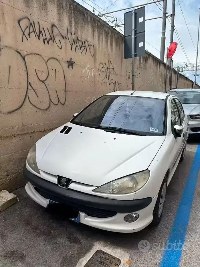 Usata Peugeot 206 75 CV (55 kW) 2002 Bianco Berlina