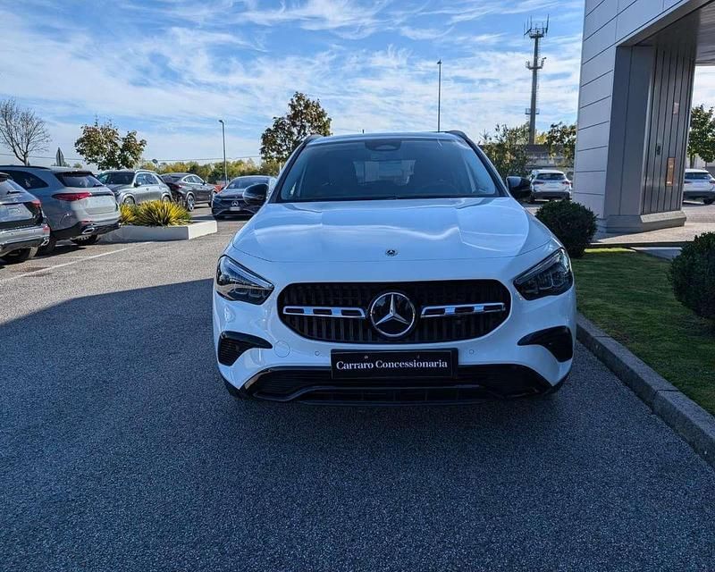 Usata Mercedes GLA180 116 CV (85 kW) 2025 Bianco polare SUV