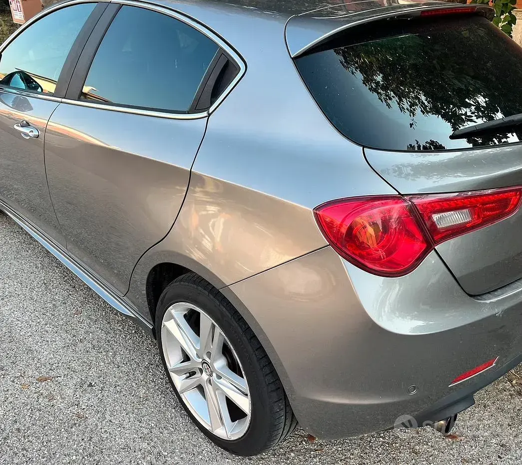 Usata Alfa Romeo Giulietta 140 CV (102 kW) 2011 Grigio Utilitaria