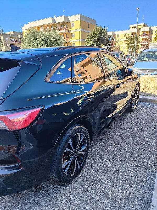 Usata Ford Kuga 120 CV (88 kW) 2021 Nero SUV