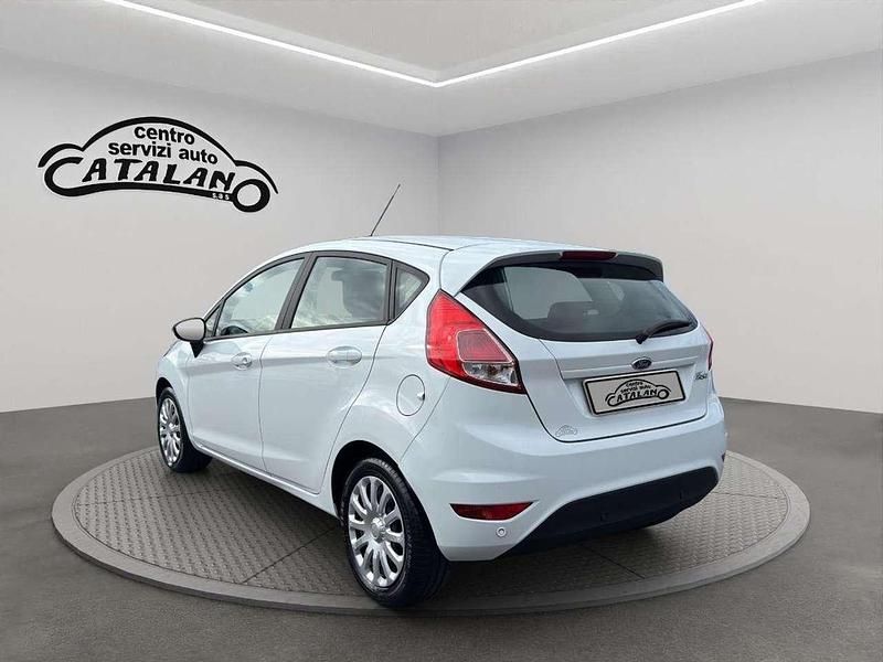 Usata Ford Fiesta 75 CV (55 kW) 2016 Bianco Berlina