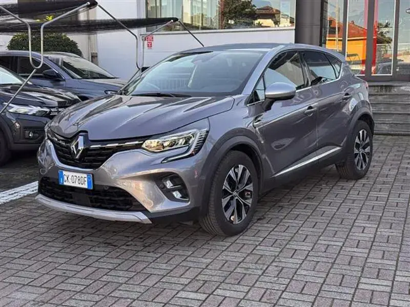 Usata Renault Captur Techno 140 CV (102 kW) 2023 Grigio scuro SUV