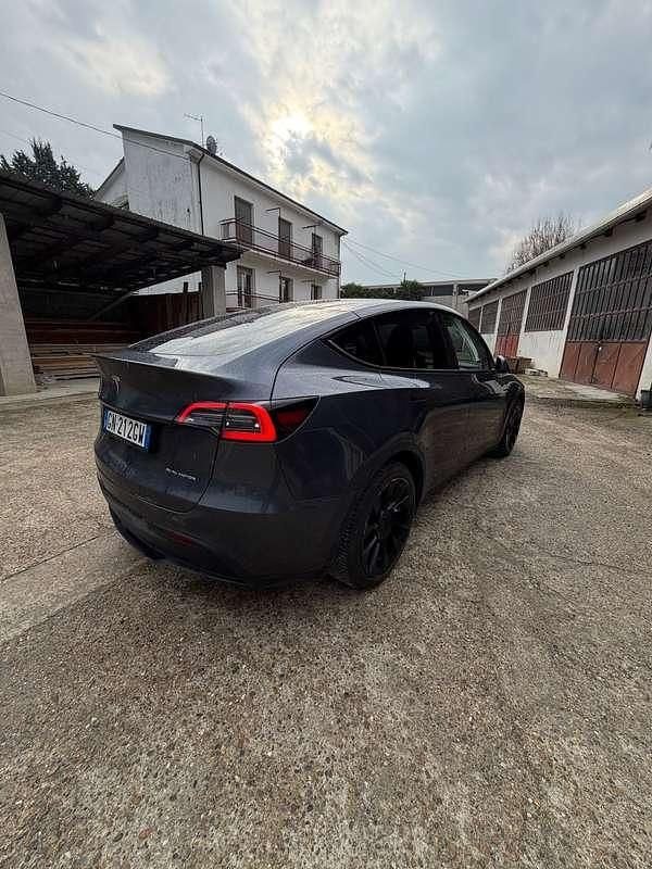 Usata Tesla Model Y 152 kW (208 CV) 2023 Grigio SUV