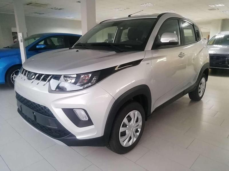Argento Usata 2024 Mahindra KUV100 SUV | 13.900 € - Immagine 1/4