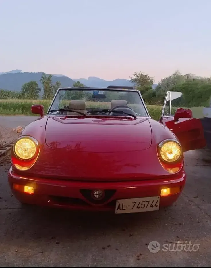 Usata Alfa Romeo Spider 122 CV (89 kW) 1991 Rosso Cabrio