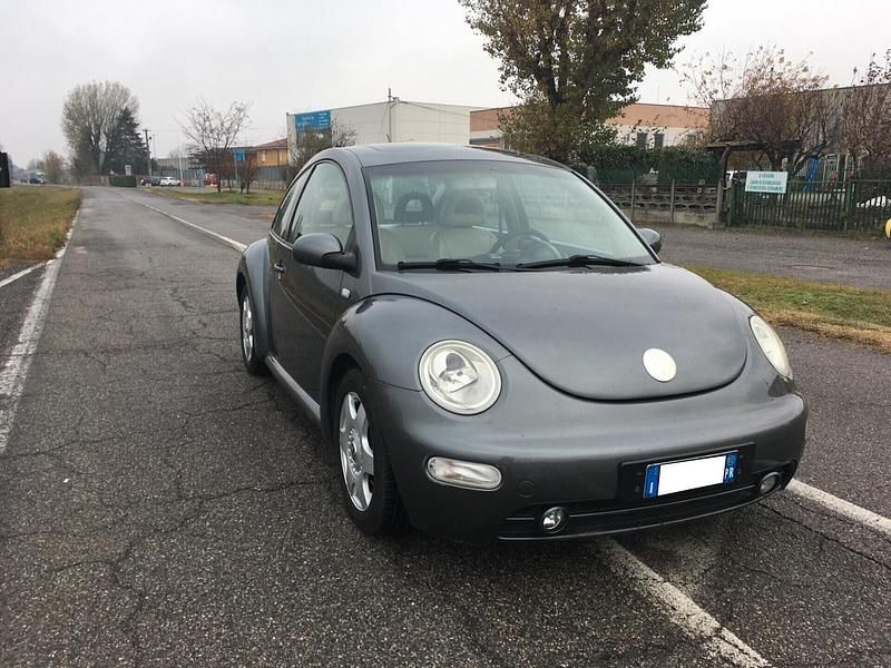 Usata VW New Beetle 101 CV (74 kW) 2002 Grigio Utilitaria