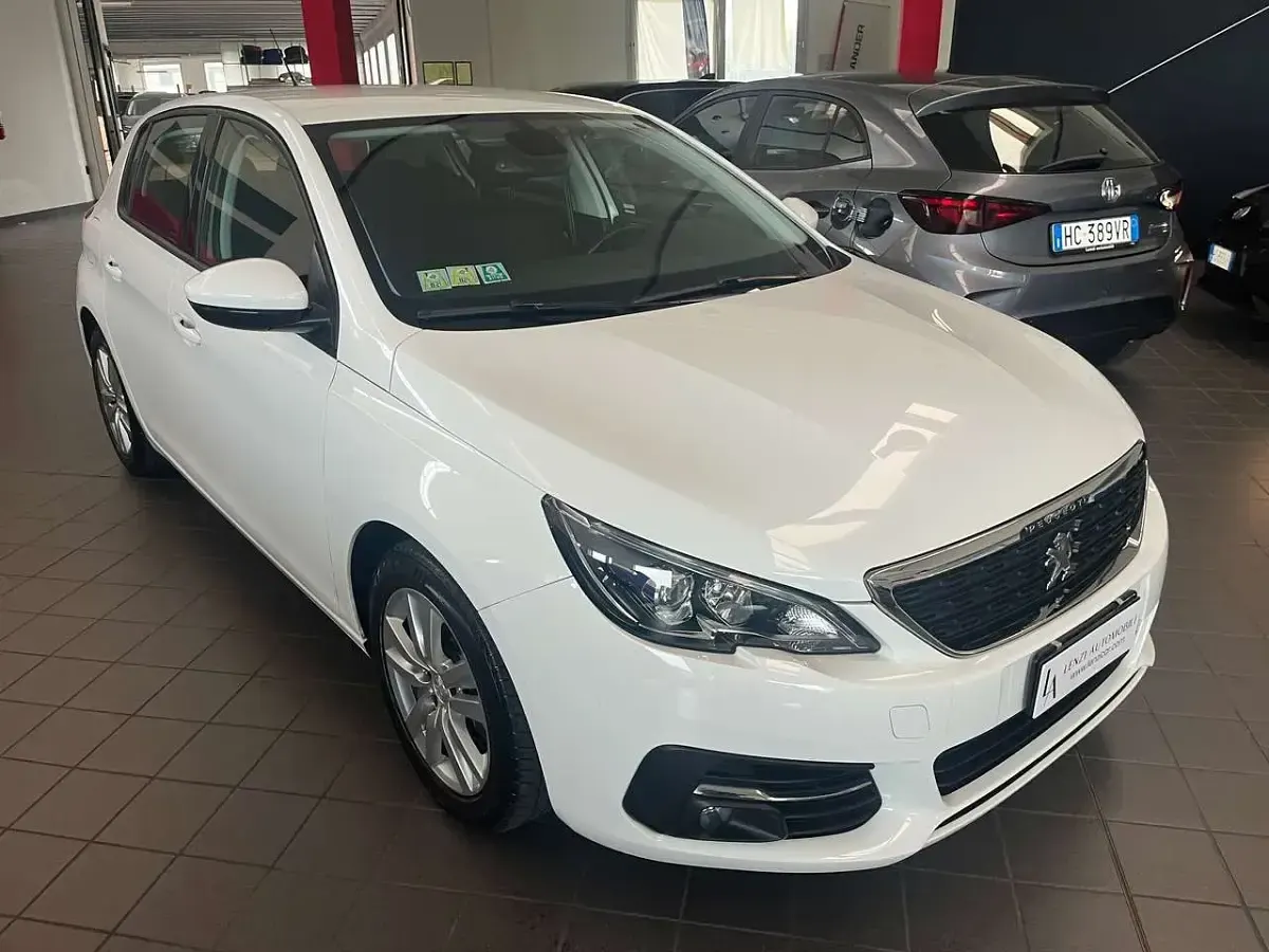 Begagnad Peugeot 308 Active 131 HK (96 kW) 2021 Vit Sedan